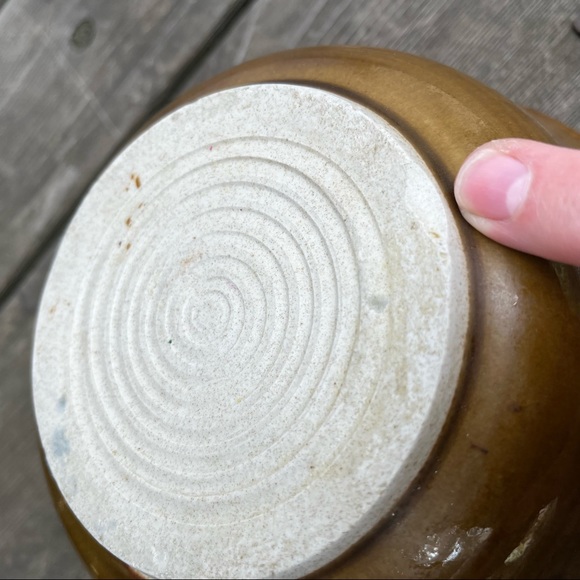 Handmade Ceramic Bowl in Autumn Colored Browns With Etched Decorative Pattern. - Picture 13 of 16